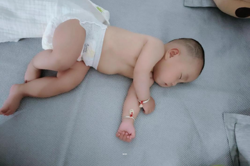喀什宝宝突然很多眼屎